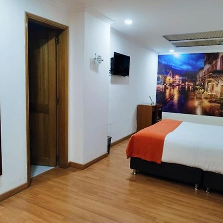Hotel Eurolan 93 Bogotá Esterno foto