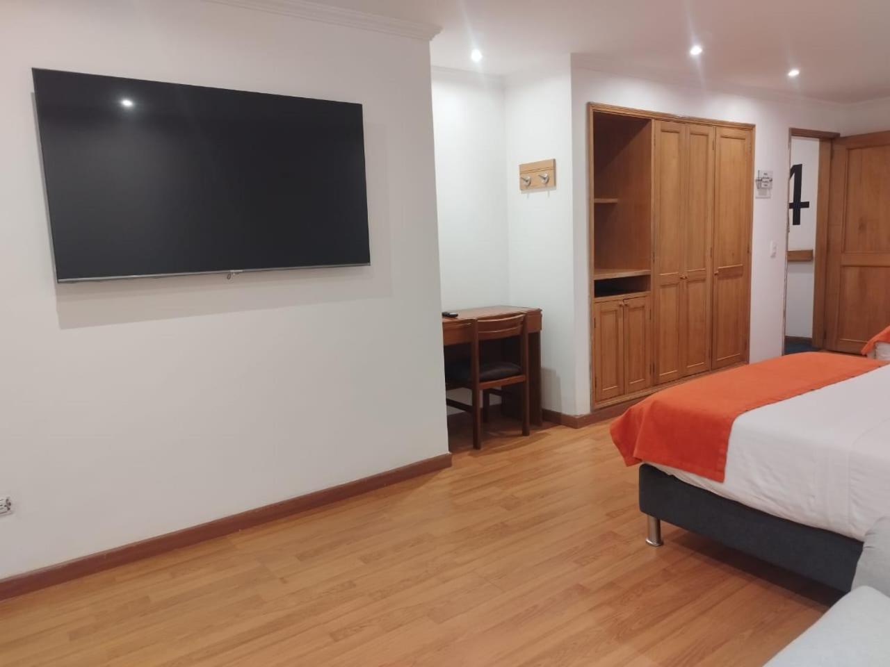 Hotel Eurolan 93 Bogotá Esterno foto
