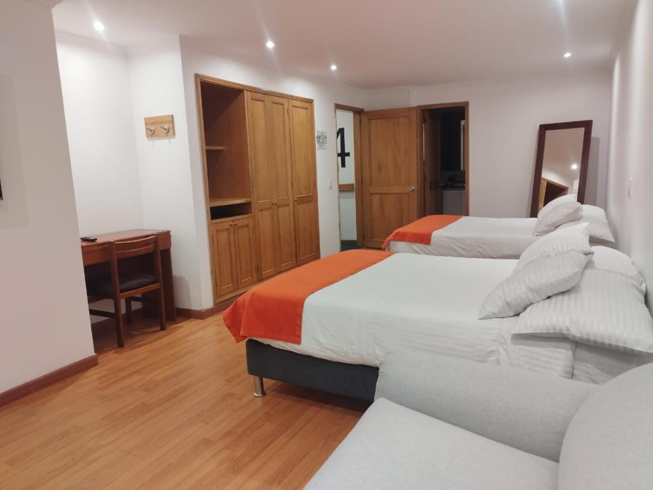 Hotel Eurolan 93 Bogotá Esterno foto