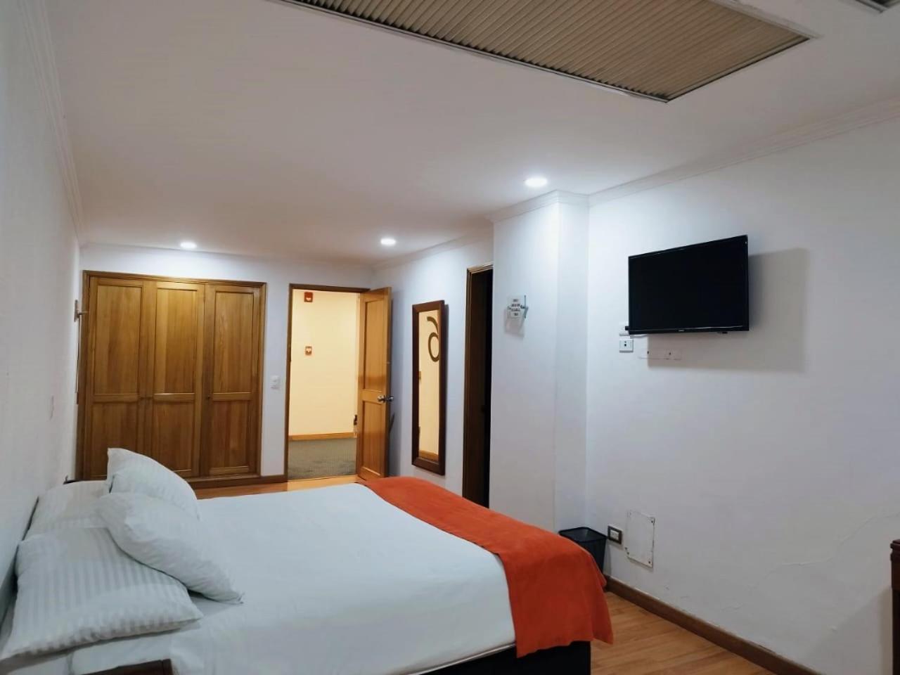 Hotel Eurolan 93 Bogotá Esterno foto