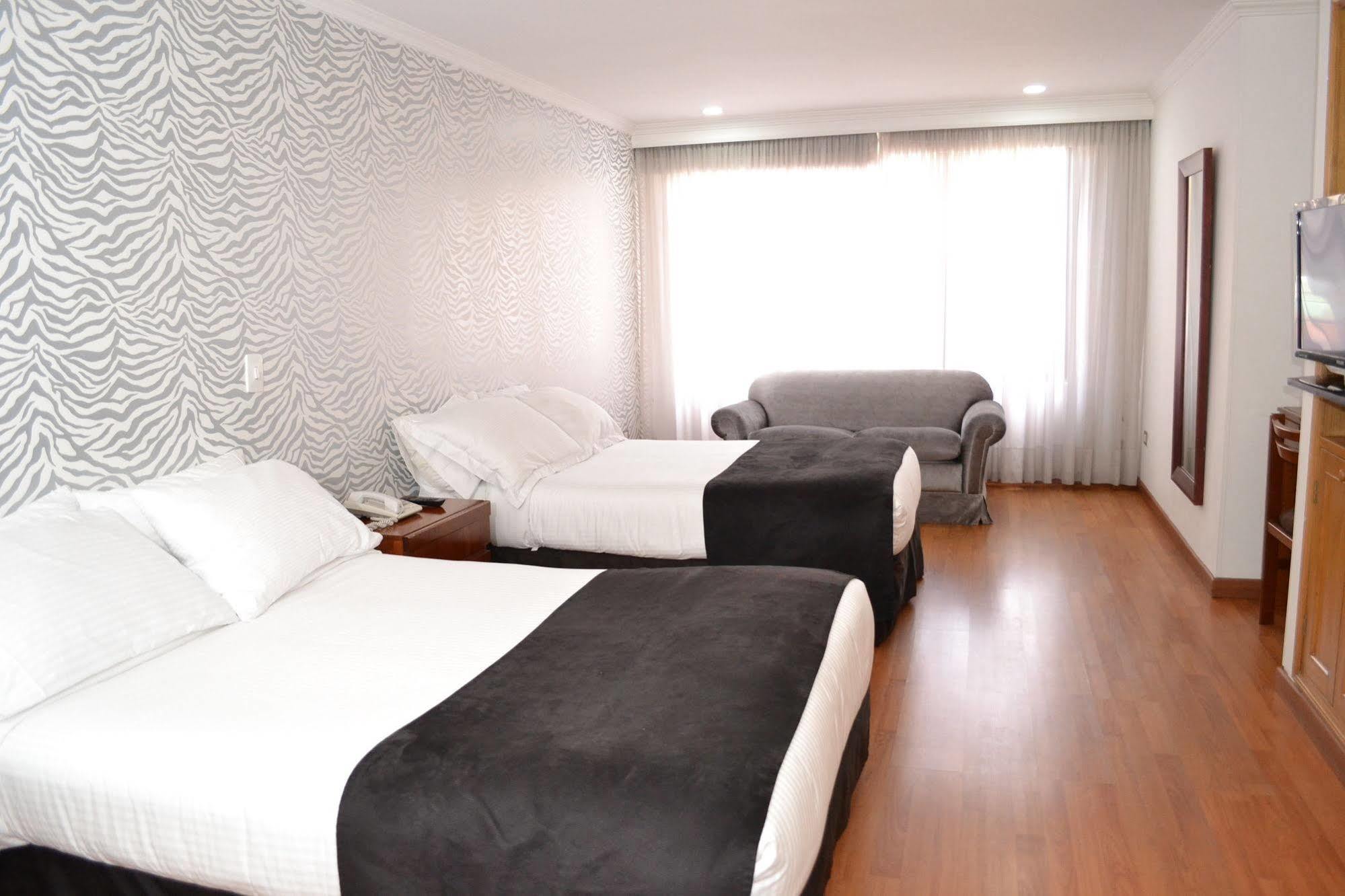 Hotel Eurolan 93 Bogotá Esterno foto