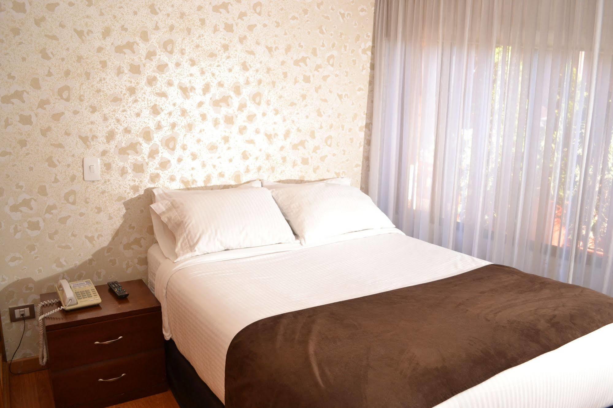 Hotel Eurolan 93 Bogotá Esterno foto