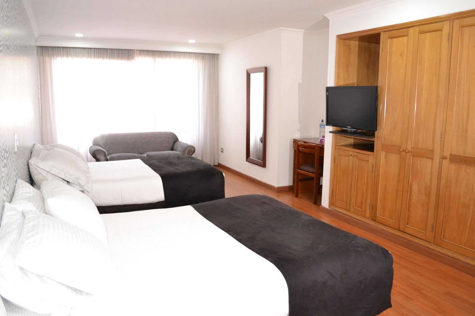 Hotel Eurolan 93 Bogotá Esterno foto